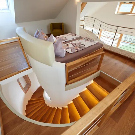 诺兰德特奈霍夫公寓 *