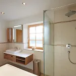 Neulendtnerhof Apartment *