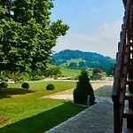 Neulendtnerhof Apartment